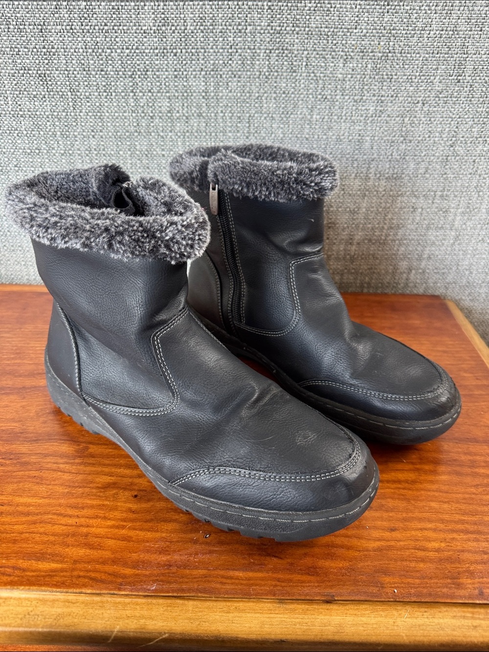 Khombu Addison All Weather Winter Boots Faux Fur Trim Waterproof Size 9